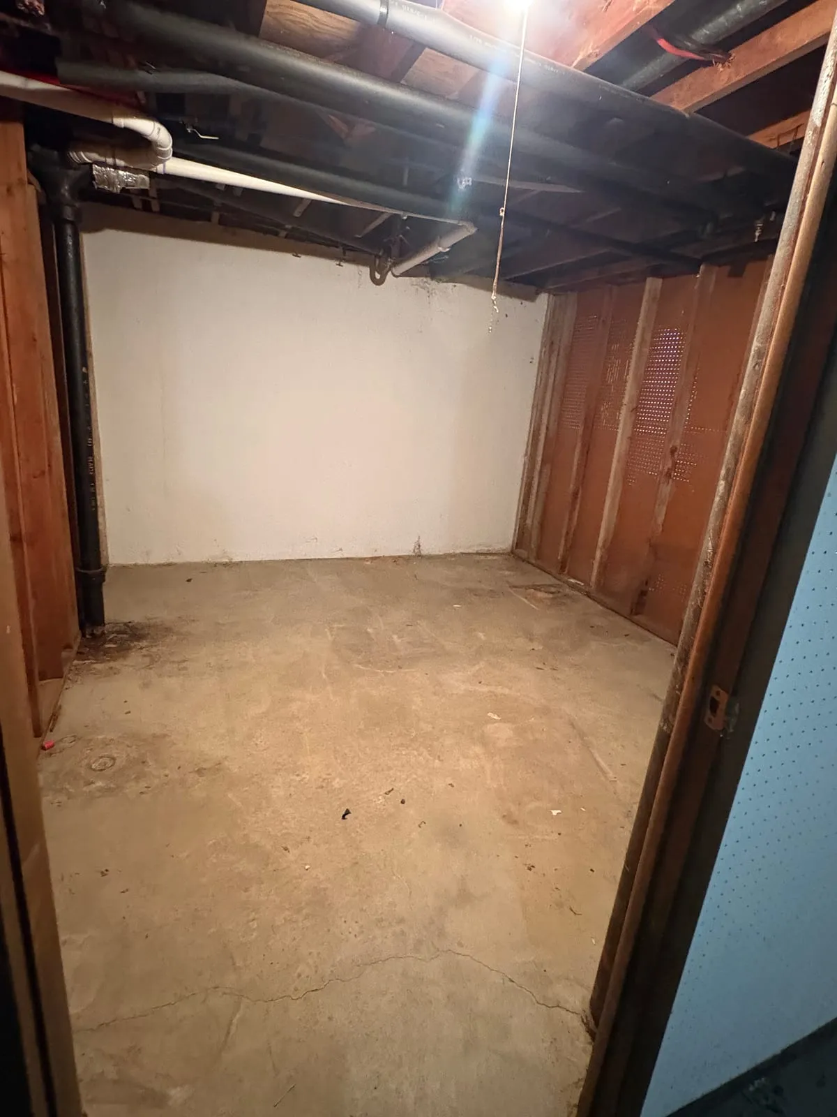 The same basement room completely emptied